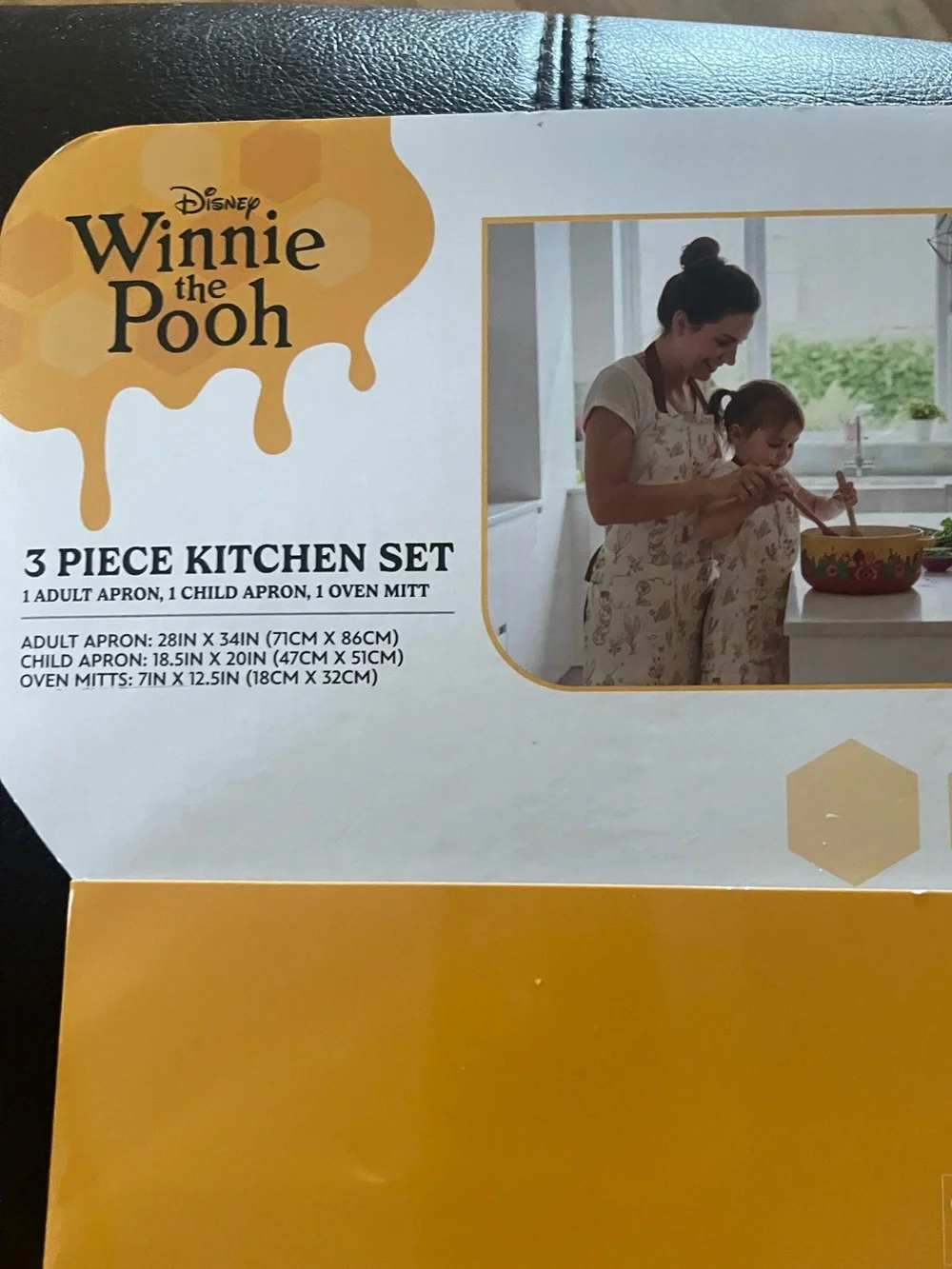 Disney Winnie the Pooh Apron 3-Piece Kitchen Set in Cream and Brown